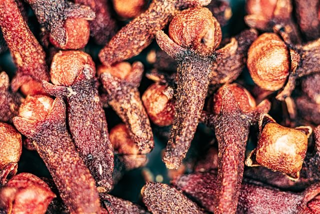 Clove for Anti-Aging, Eugenol, Benefits, and Evidence - Wiser Health Clove for anti-aging wiserhealth.ca