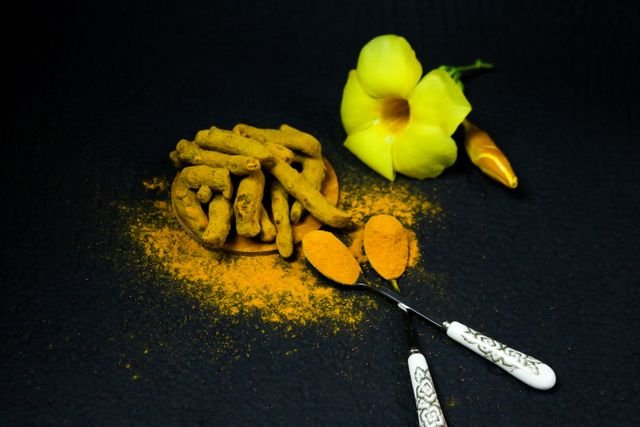 Turmeric for Anti-Aging: Can Curcumin Help? - Wiser Health Turmeric for anti-aging wiserhealth.ca